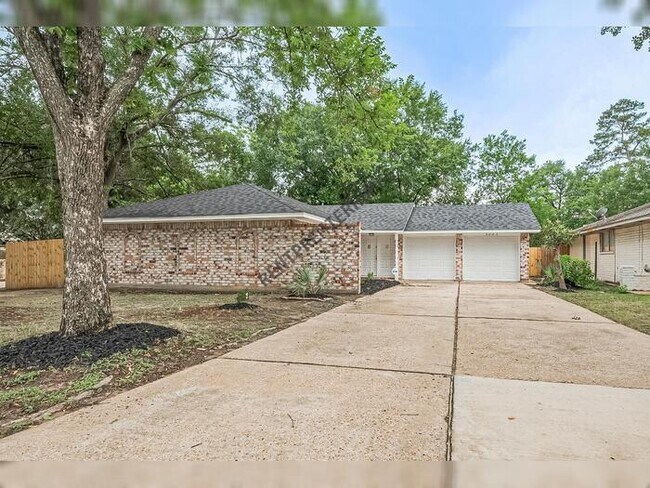 Building Photo - 9003 Chateau Forest Dr
