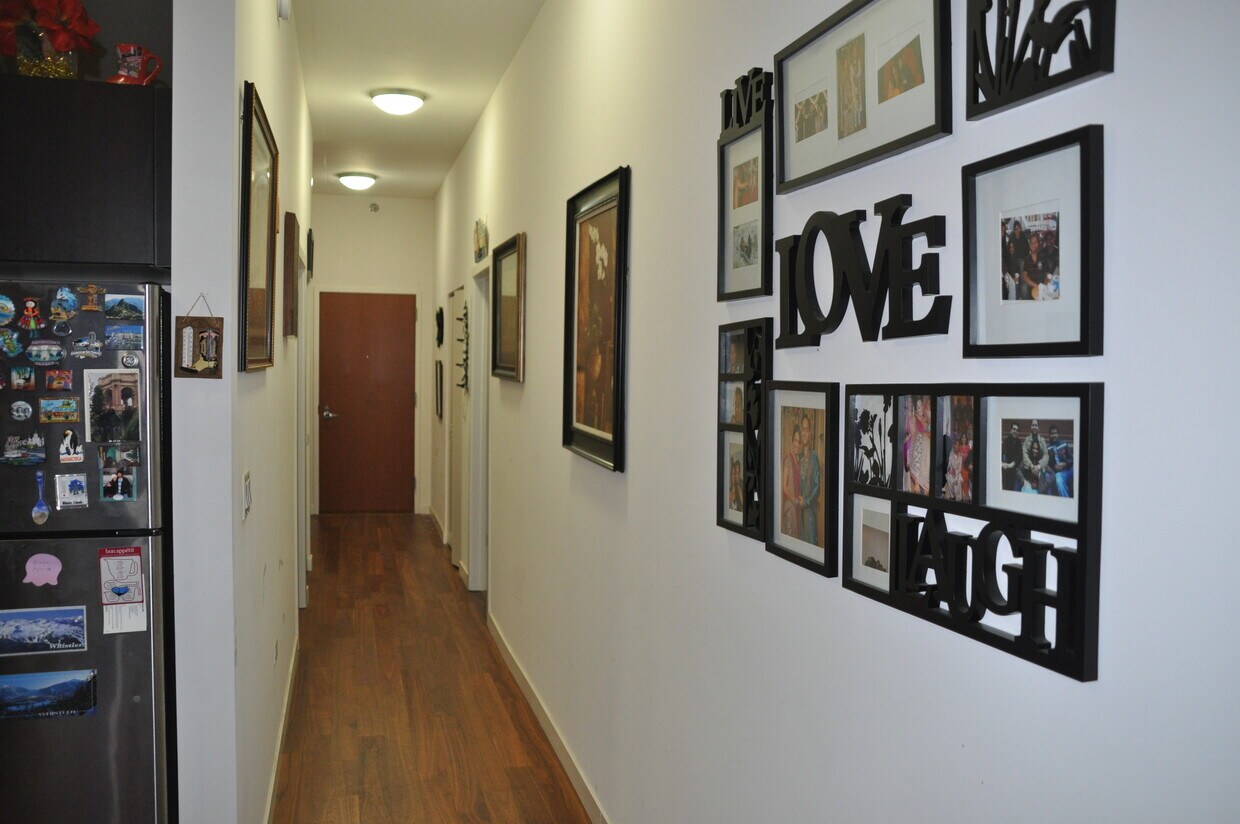 Foyer 2 - 235 W Van Buren St