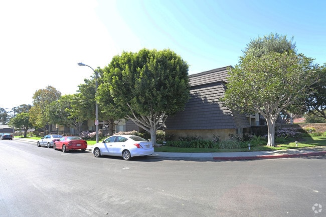 Building Photo - 2561 Madera Circle