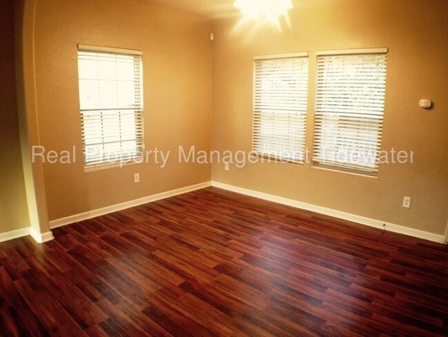 Foto del edificio - 1450 Oliver Ave