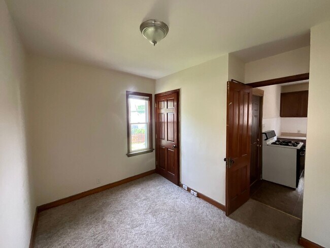 Building Photo - Charming 3-Bedroom in the Heart of Riverwest