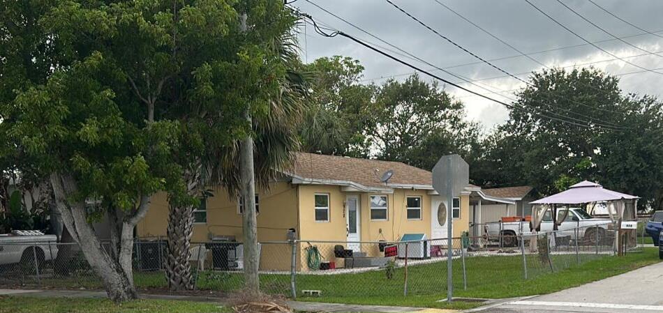 Primary Photo - 930 Flamingo Dr