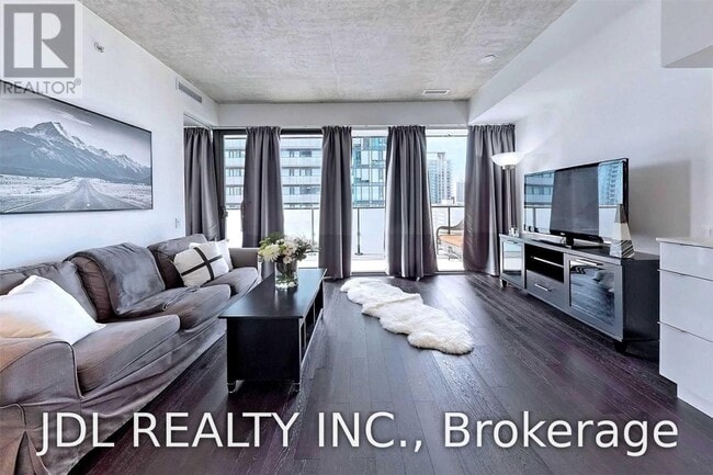 Building Photo - 185 Roehampton Ave