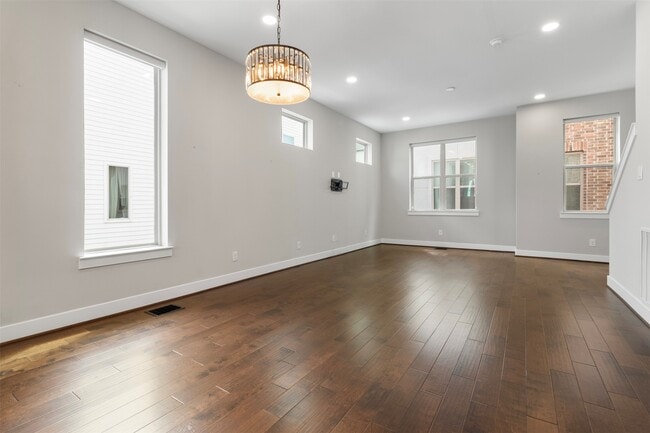 Building Photo - 719 Schwartz St