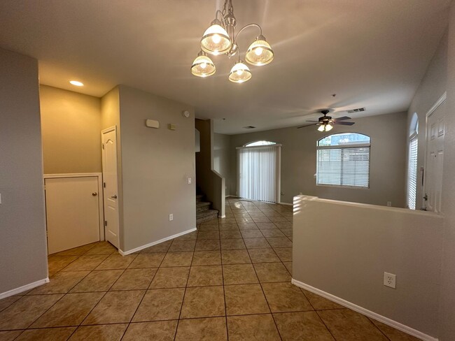 Building Photo - 2 Bedroom Condo in the Tre Allagio Community Near N Price Rd and W Elliot Rd!