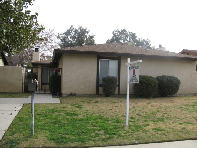 Foto del edificio - SPECIAL $2375.00 MOVES IN!!! Application P...