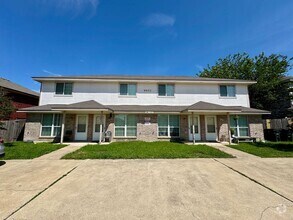 Building Photo - 4402 Jeff Scott Dr