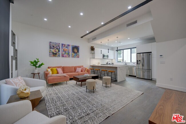 Foto del edificio - 4422 Riley Dr