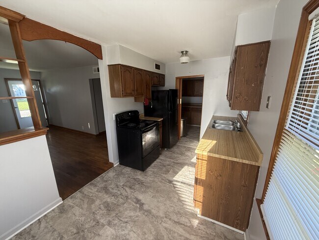 Building Photo - 2913 Taylor Ave