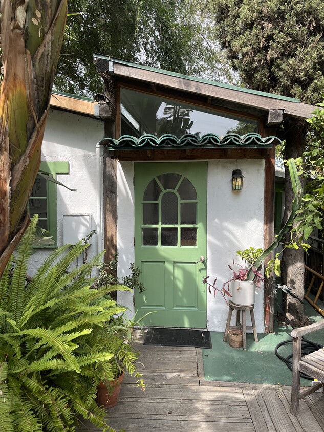 Primary Photo - 3534 Fernwood Ave