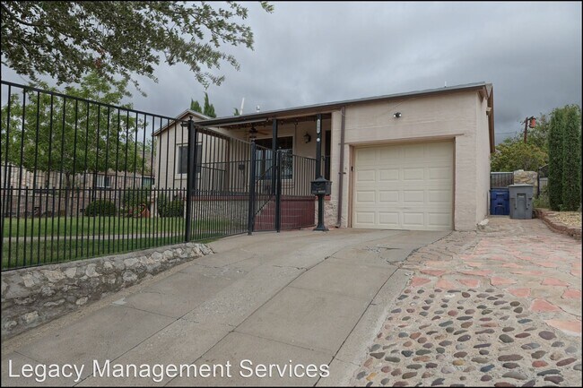 Foto del edificio - 3 br, 2 bath House - 1101 Moore