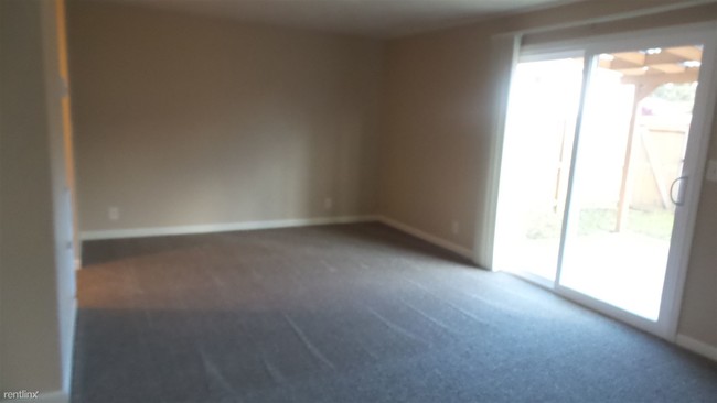 Building Photo - 757 N Cloverleaf Loop