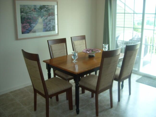 Building Photo - 3BR, 2 ba townhouse in the Pinnacles with views