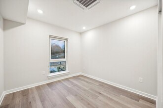 Interior Photo - The Peak at Scotts Lane