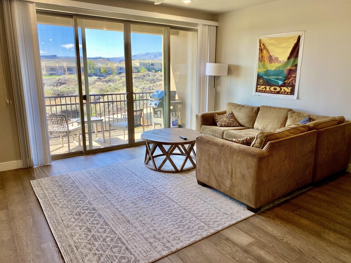 Foto principal - 271 N Country Ln