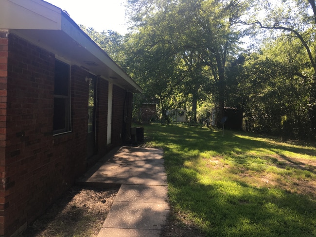 Building Photo - 1465 Kevin Ct