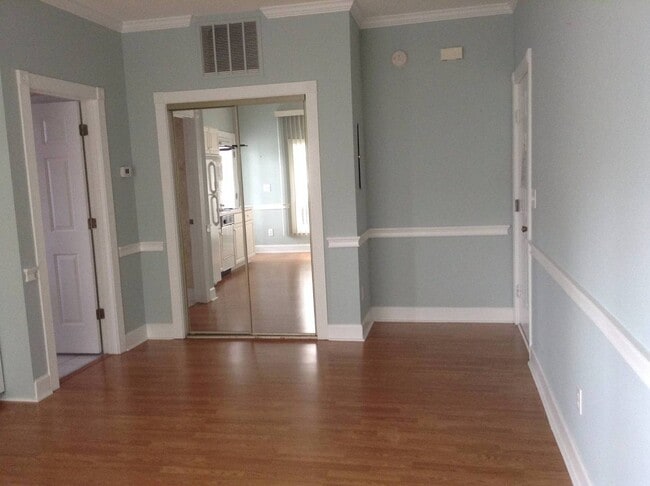 Building Photo - 1st Floor Studio Unit-