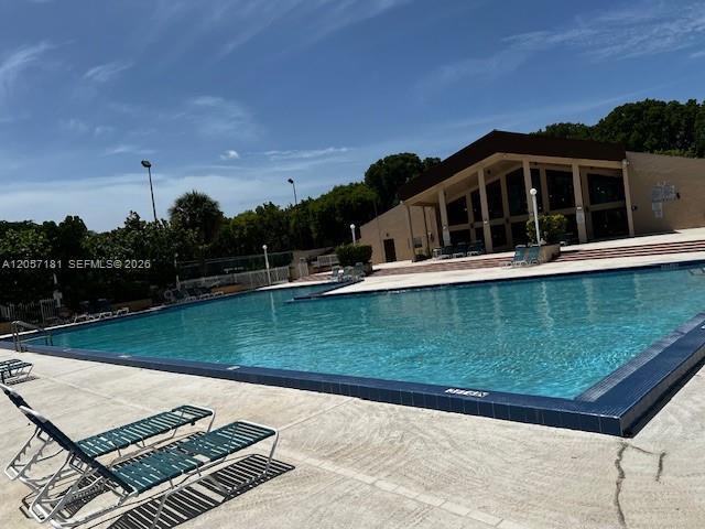 Foto del edificio - 14525 N Kendall Dr