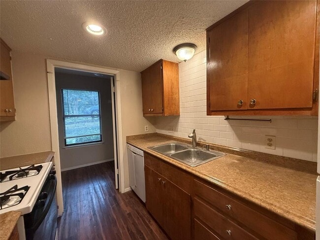 Building Photo - 812 Ramble Ln