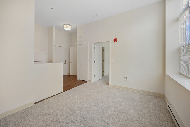 Sala de estar - Highlandtown Plaza Co-op Apartments 62+