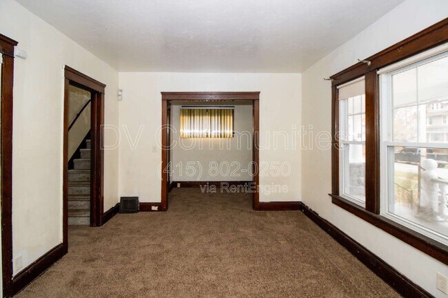 Foto del edificio - 9711 Parmelee Ave