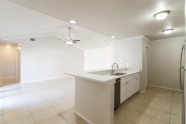 Building Photo - 6909 Silvermill Dr