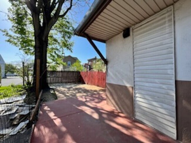 Building Photo - Lebanon 4 bedroom home