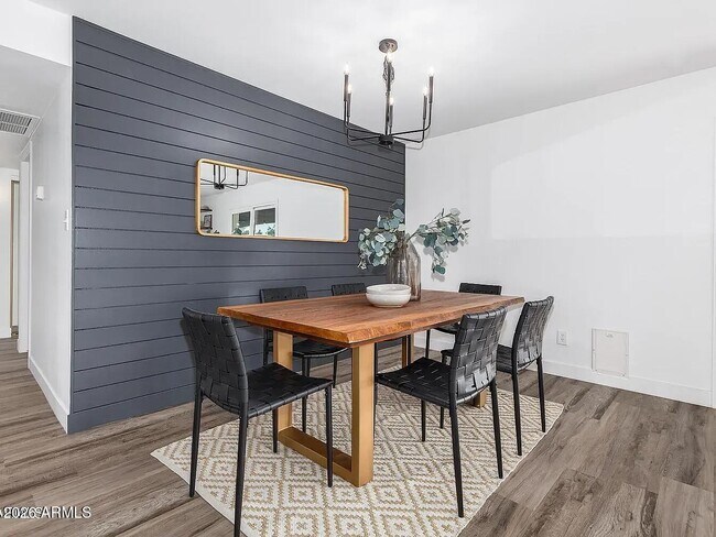 Foto del edificio - 2529 E Commonwealth Cir