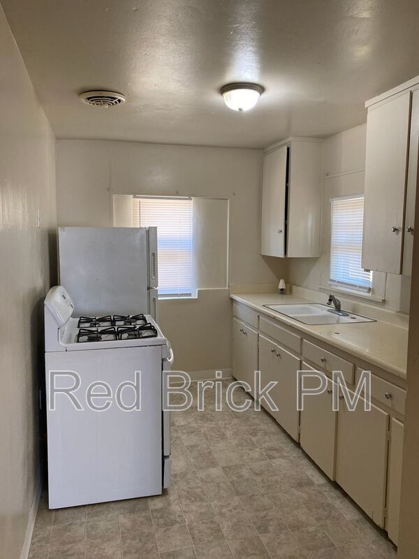 Foto del edificio - 489 Cedar Ave