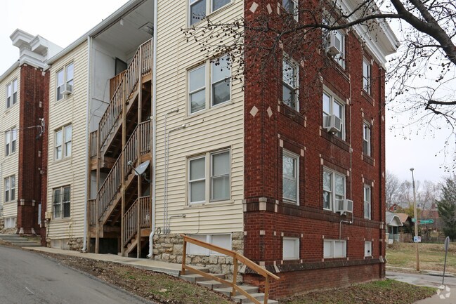 Building Photo - 3113-3123 Thompson Ave