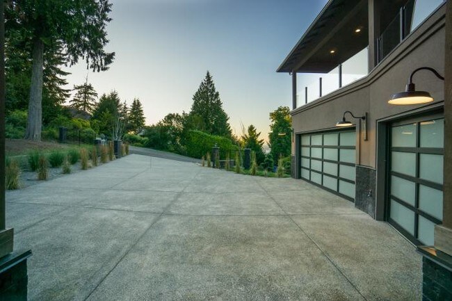 Building Photo - 4 bedroom in Issaquah WA 98027