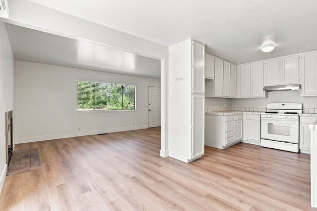 Building Photo - 224-A Green Meadow Dr.