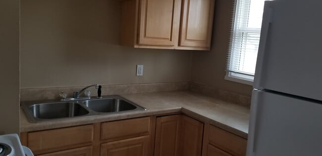 Building Photo - 3 Bedroom Ranch