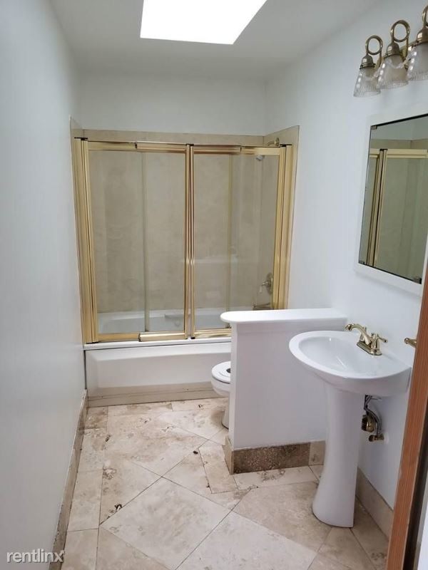 Foto del edificio - 3 br, 2 bath House - 230 cedar st.