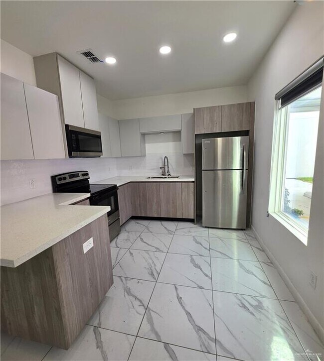 Building Photo - 12 Magdalena St