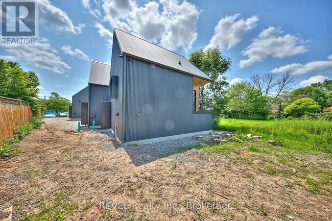 Building Photo - 5361 Valley Wy