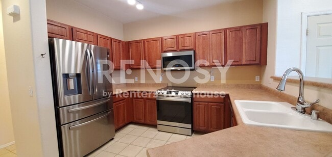 Building Photo - Your Fabulous New Home in North Central Phoenix! 3b 2.5ba