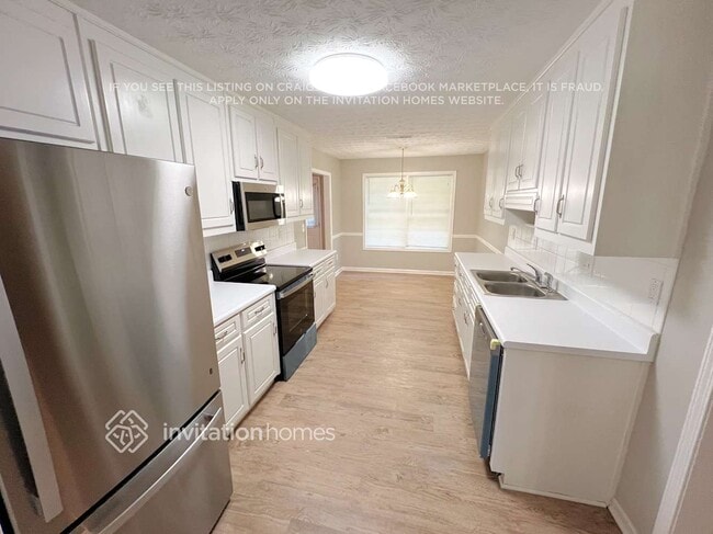 Building Photo - 40 Dearing Woods Bend