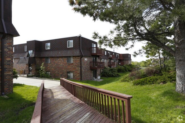 Foto del edificio - LaCrosse Estates Apartment Homes