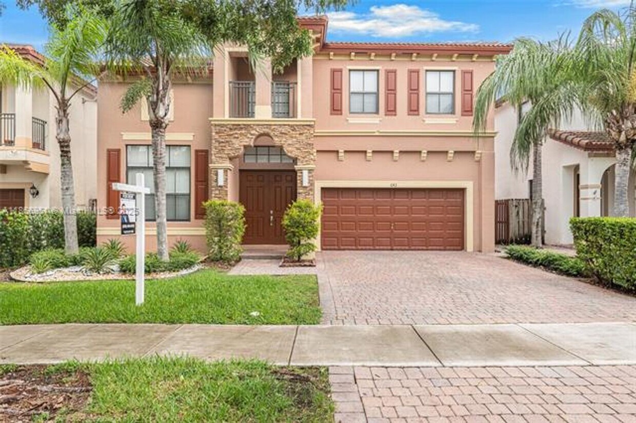 Primary Photo - 642 SE 37th Pl