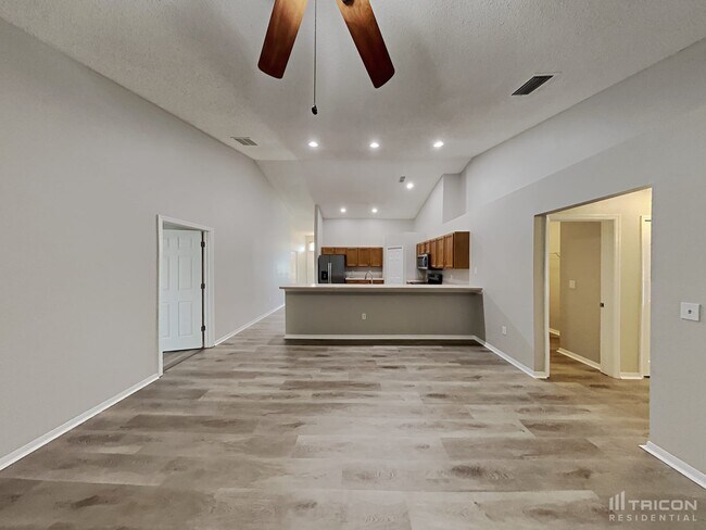 Building Photo - 820 Mountbatten Ln