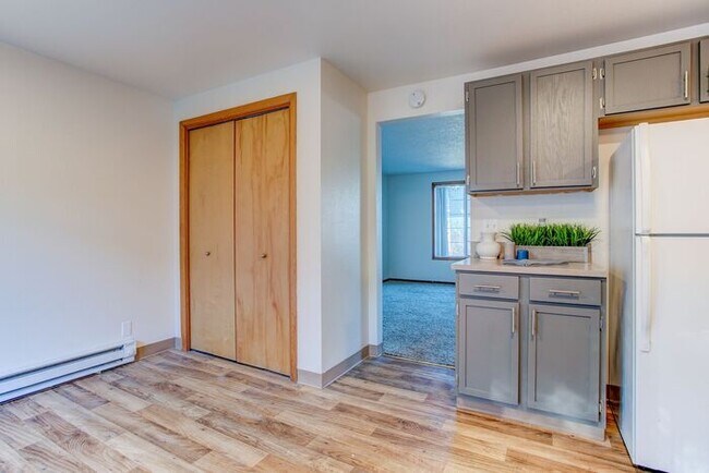 Foto del edificio - Remodeled 3 bedroom with washer & dryer hook ups