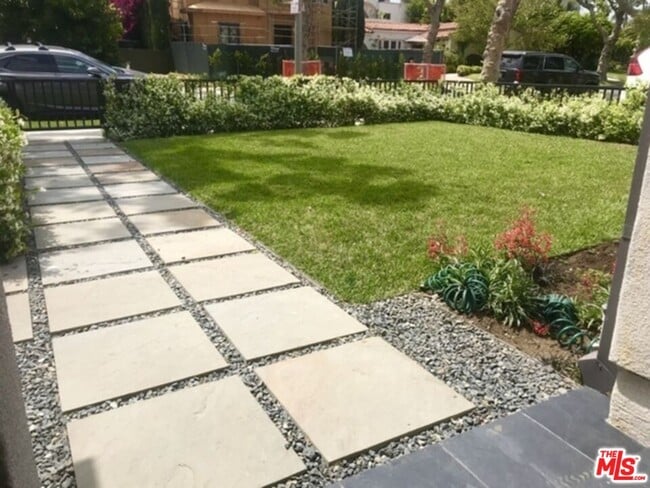 Foto del edificio - 248 S La Peer Dr