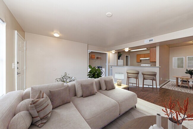 Sala de estar y cocina - Cobblestone Corners