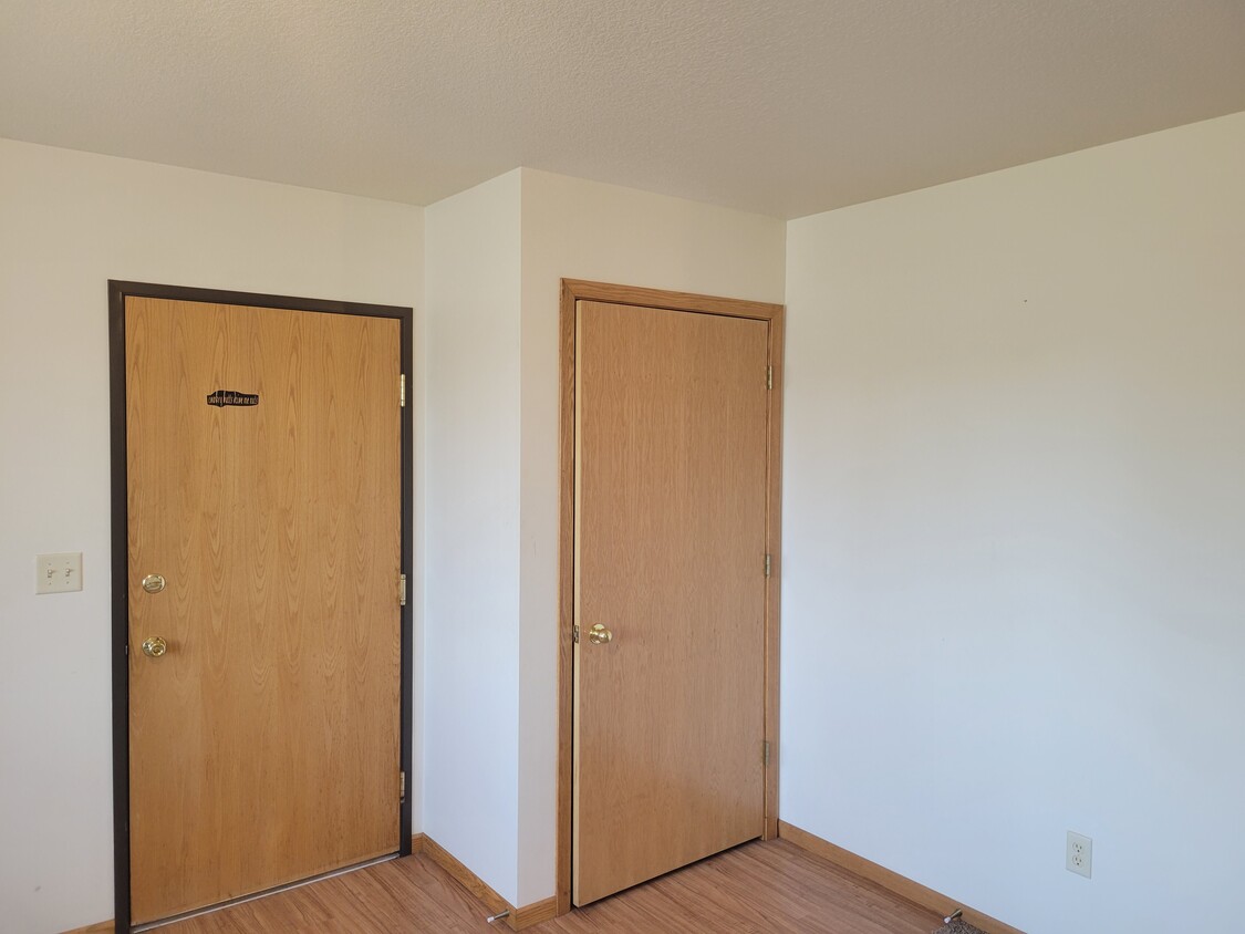Front Door/Closet - 3810 Whispering Meadows Ct NW