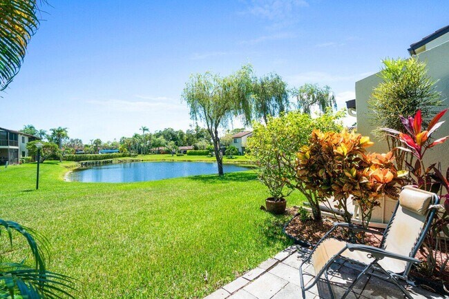 Building Photo - 8536 Casa Del Lago