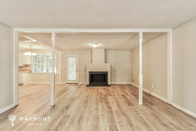 Building Photo - Beautiful 3 Bedroom Bungalow!