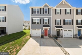 Building Photo - 2574 Laurel Pk Dr