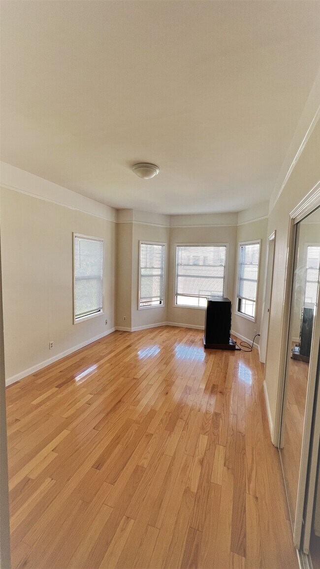 Foto del edificio - 1160 Clay St