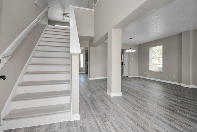 Building Photo - 6206 Vallejo Ct